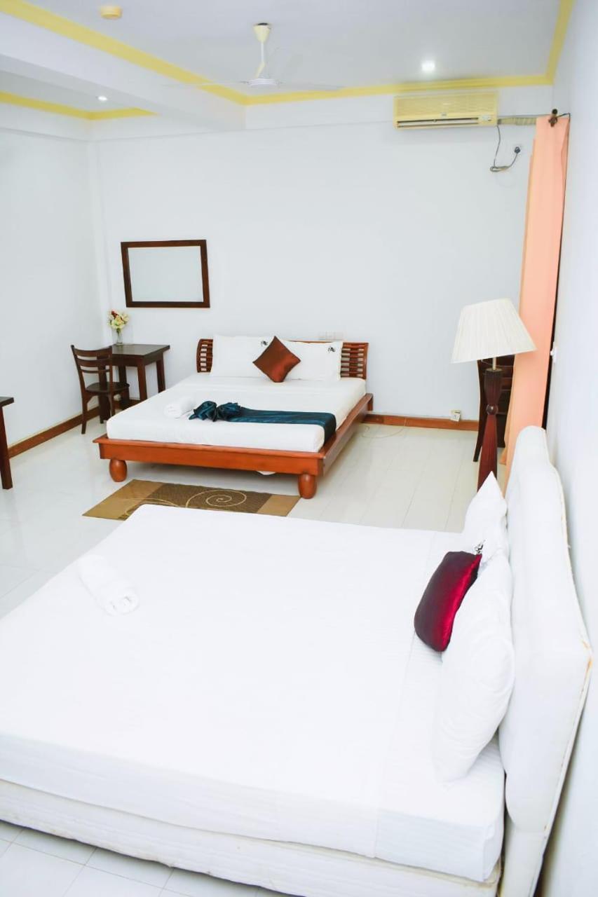 Hotel Sobana Lake Front Удавалаве Экстерьер фото