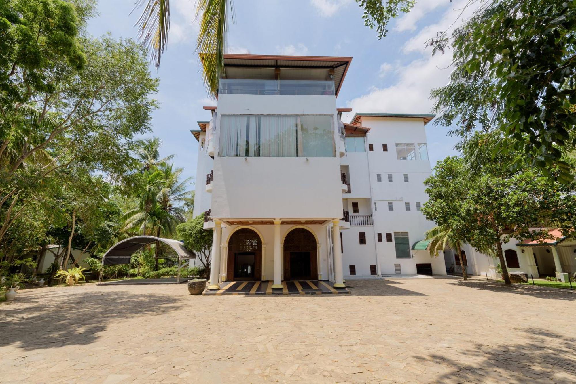 Hotel Sobana Lake Front Удавалаве Экстерьер фото
