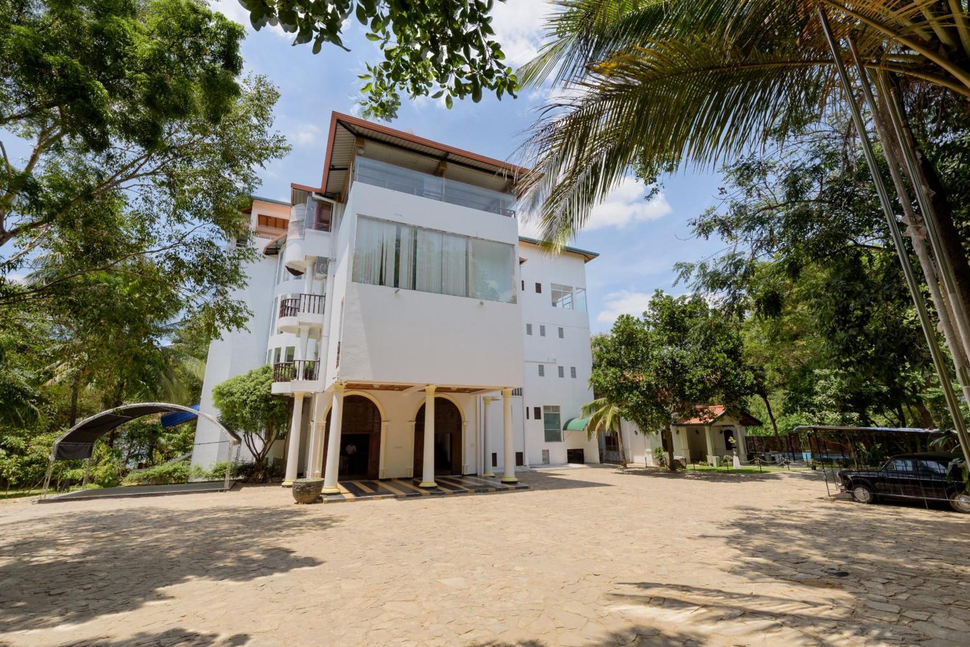 Hotel Sobana Lake Front Удавалаве Экстерьер фото