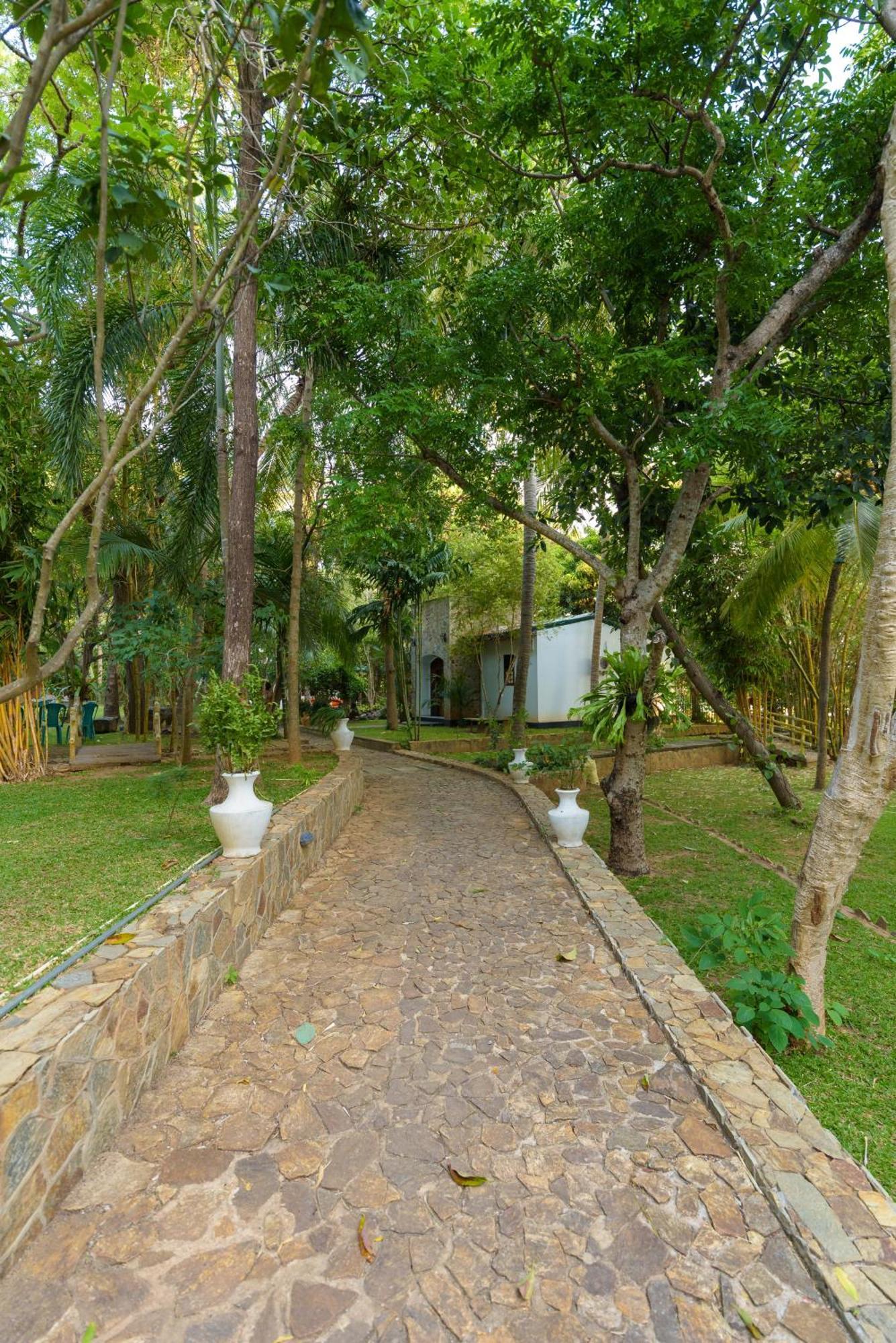 Hotel Sobana Lake Front Удавалаве Экстерьер фото